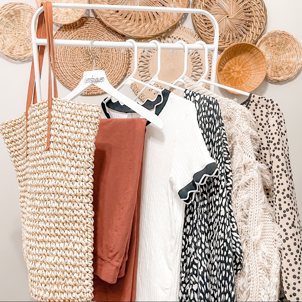 Welcome to my closet 🤍 - Picture 6 of 7